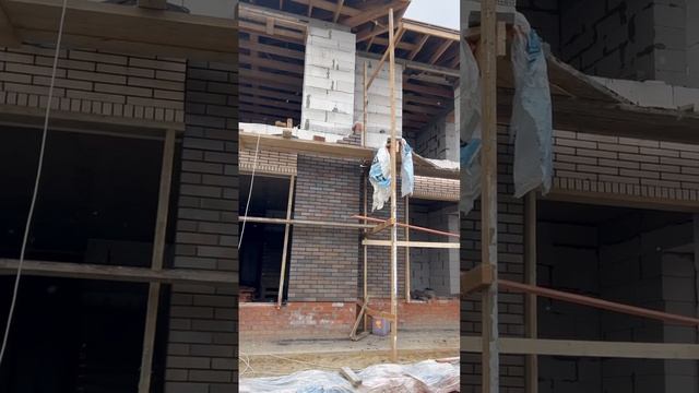 Фасад из кирпича