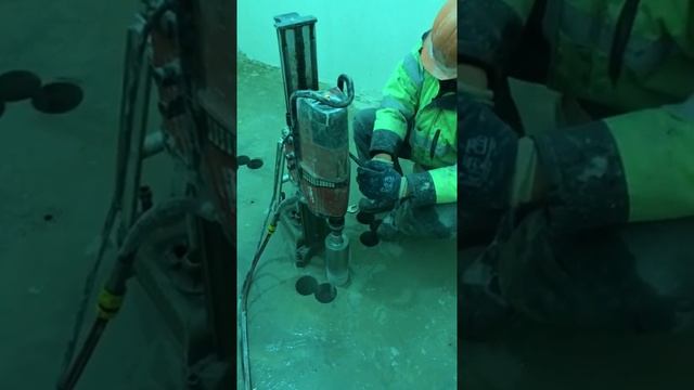 Алмазное бурение станком Hilti DD 350 смотреть онлайн