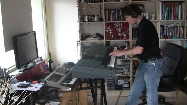 Alexis Jordan - Happiness (piano/synth cover) смотреть онлайн