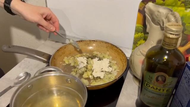 Макароны в сырном соусе.