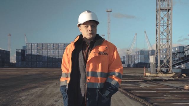 Фронтальные погрузчики CASE 1121F в порту Усть-Луга