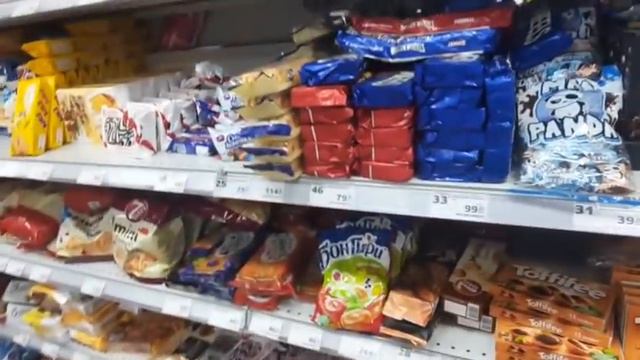 Как ЖЕНЩИНА С ПРЕТЕНЗИЕЙ щипает утей/поехали за билетами