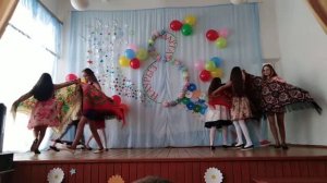 Танец на 8 марта в русском народном стиле (девочки 3 и 4 класса) Советская средняя школа