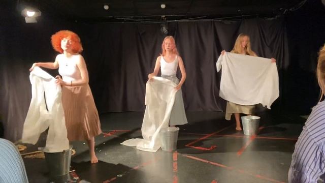 Отрывок «прогулка» из спектакля «Басни» смотреть онлайн