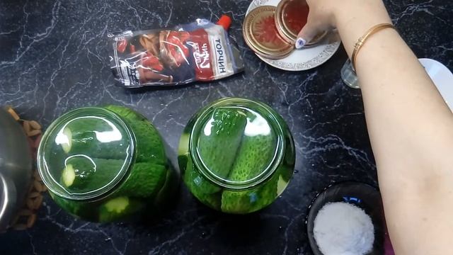 Хрустящие огурцы на зиму "Кровавая Мэри" смотреть онлайн