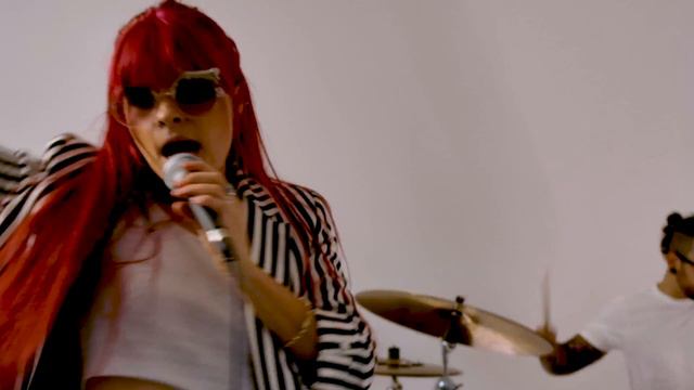 Enrose - Bennie & The Jets [Elton John Cover] смотреть онлайн