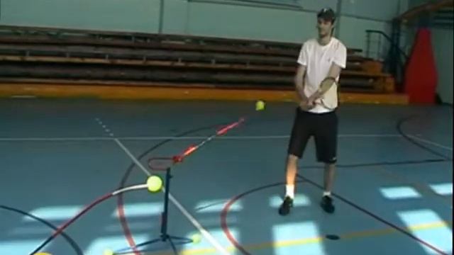 Теннисные тренажеры.. Удар слева (backhand) в теннисе смотреть онлайн