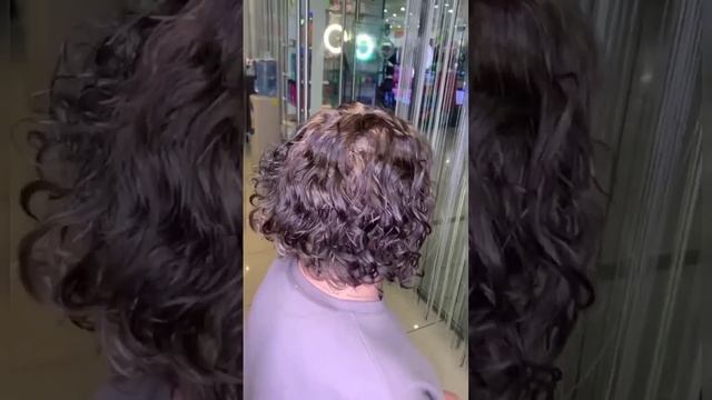 #биохимия на удлинённое каре выглядит игриво и нежно. кудри-это отдельная любовь 😁 смотреть онлайн