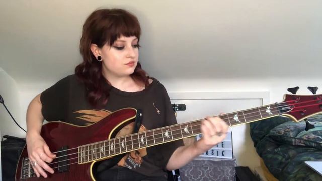 Vampire - Saint Agnes (Bass Cover) смотреть онлайн