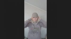 Капюшон + кепка. Стильная парочка.