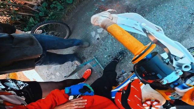 ПРОКАТИЛ БАБУШКУ НА ЭНДУРО НА ЕЁ 70 ЛЕТИЕ На ПИТБАЙКЕ В ДЕНЬ РОЖДЕНИЕ! смотреть онлайн