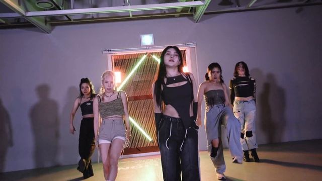 DJ Snake - Taki Taki Ft. Selena Gomez, Ozuna, Cardi B / Female Class