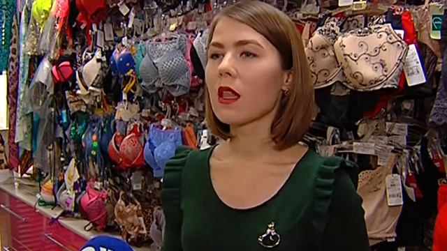 Глядя в зеркало. Женское бельё смотреть онлайн
