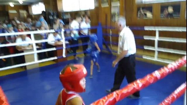 Шарамков Илья ( бокс 6 лет 20 кг . ) Второй бой в карьере :) год примерно 2017-2018 смотреть онлайн