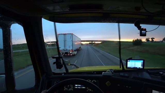 Дальнобой США :: Ударили трак на парковке (не мой). Разгружаюсь по Техасу. смотреть онлайн