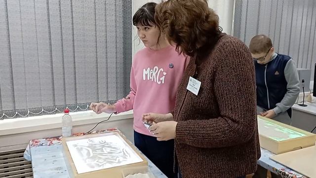 Фрагмент занятия библиостудии рисования песком смотреть онлайн
