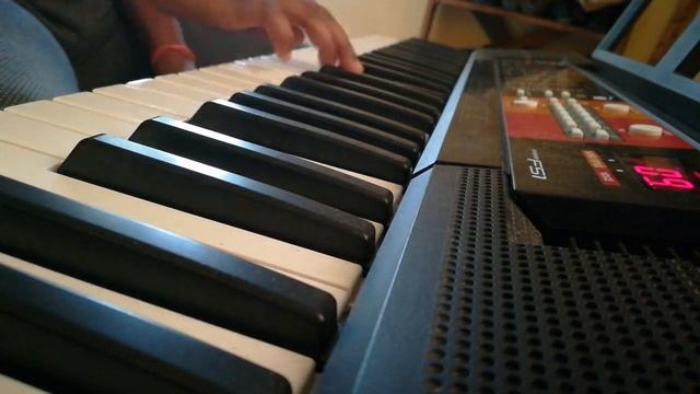 Spectre song piano cover on yamaha psr-f51 смотреть онлайн