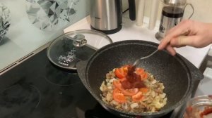 Макароны с мясом в казане.