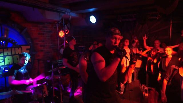Группа "Кадры" (cover гр. Король и Шут) - Камнем по голове. смотреть онлайн