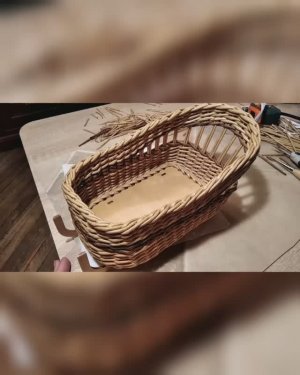 Санки- корзинка из бумажной лозы