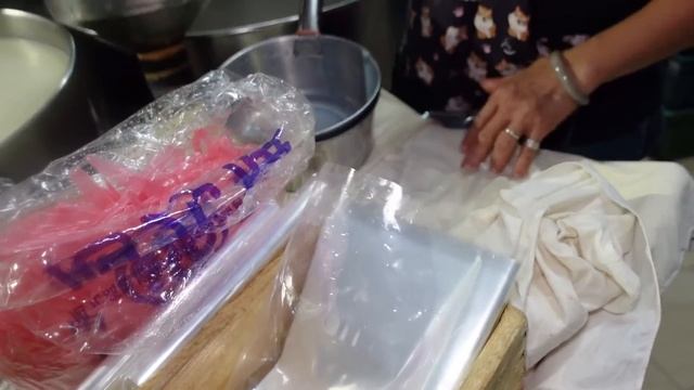 How Tofu Is Made? (Soy Milk, Soft Tofu, Deep Fried Tofu) / 豆腐製作 (豆漿, 嫩豆腐, 油豆腐) - Taiwanese Food