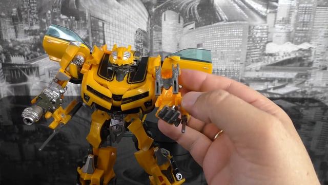 Игрушка или фигурка? Transformers ROTF Human Aliannce Bumblebee. Обзор на фигурку. смотреть онлайн