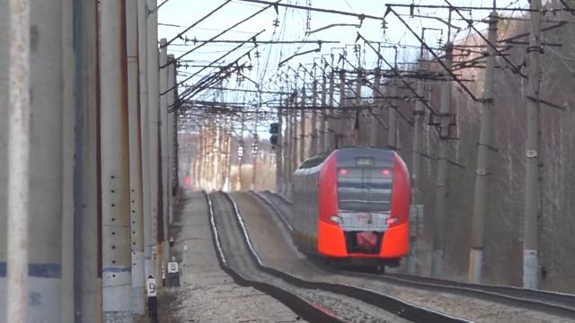 ЭС2Г-005 "Ласточка" летит вверх смотреть онлайн