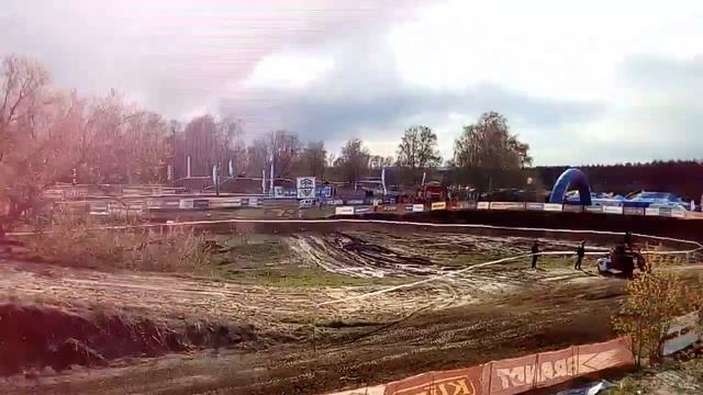 На крыше патибаса на соревноваиях по Багги. смотреть онлайн