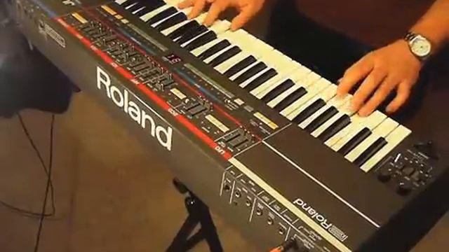 Roland Juno-106 Analog Synthesizer (1984) смотреть онлайн