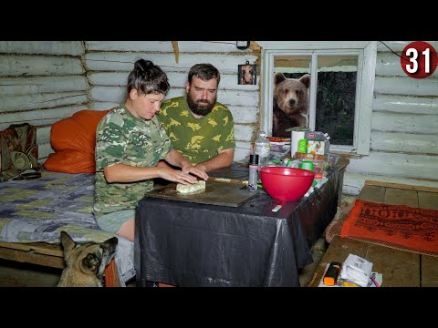 Жизнь отшельников в тайге Приполярного Урала. Изба, банный день, дикая рыбалка, сбор грибов, медведь смотреть онлайн