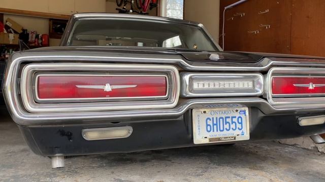 1964 Ford Thunderbird- cold start and revs смотреть онлайн