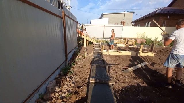 Заливка опалубки под баню с чёткими монолитчиками.Батоны на миксере камазе 6520 смотреть онлайн