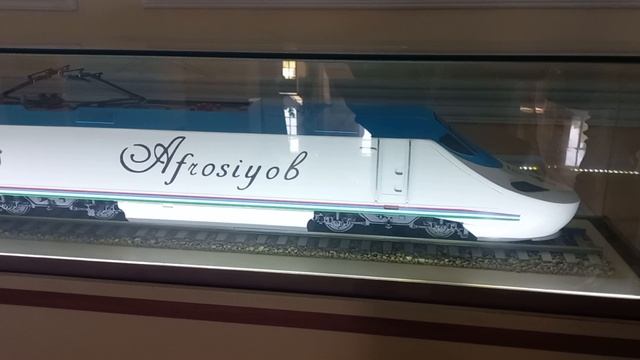 Макет поезда Афросиа́б модификация Talgo 250 в ТГТУ смотреть онлайн