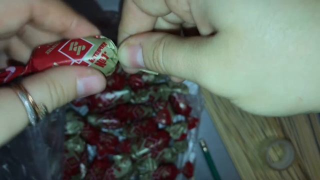 Вредный, новогодний букет из конфет. смотреть онлайн