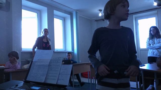 Музыкальное занятие, коррекционный класс, Илья, октябрь 2018 смотреть онлайн