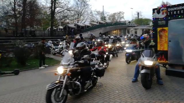 Сейчас "МотоБратан" в Санкт- Петербурге// #байкеры СПб // Май 2022// Мотоцикл и дорога - вот их фа смотреть онлайн