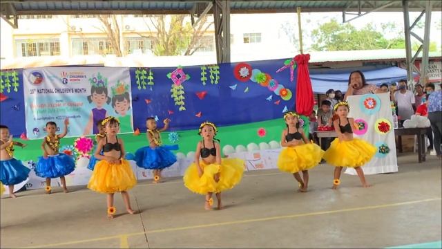 PEARLY SHELLS * TINY BUBBLES | 4 years old смотреть онлайн