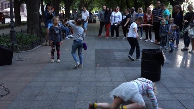 Лобода-Твои Глаза-Уличный Барабанщик, Одесса / Loboda-Your Eyes-Street Drummer, Odessa смотреть онлайн