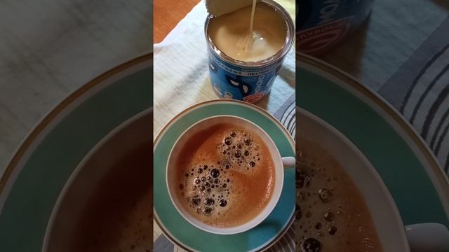 Кофе со сгущённым молоком прямо из банки смотреть онлайн