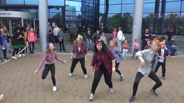 Финальный номер Школы танцев Позитив. Чехов смотреть онлайн