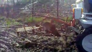 минитрактор  ХТЗ Т-012  с однокорпусным плугом