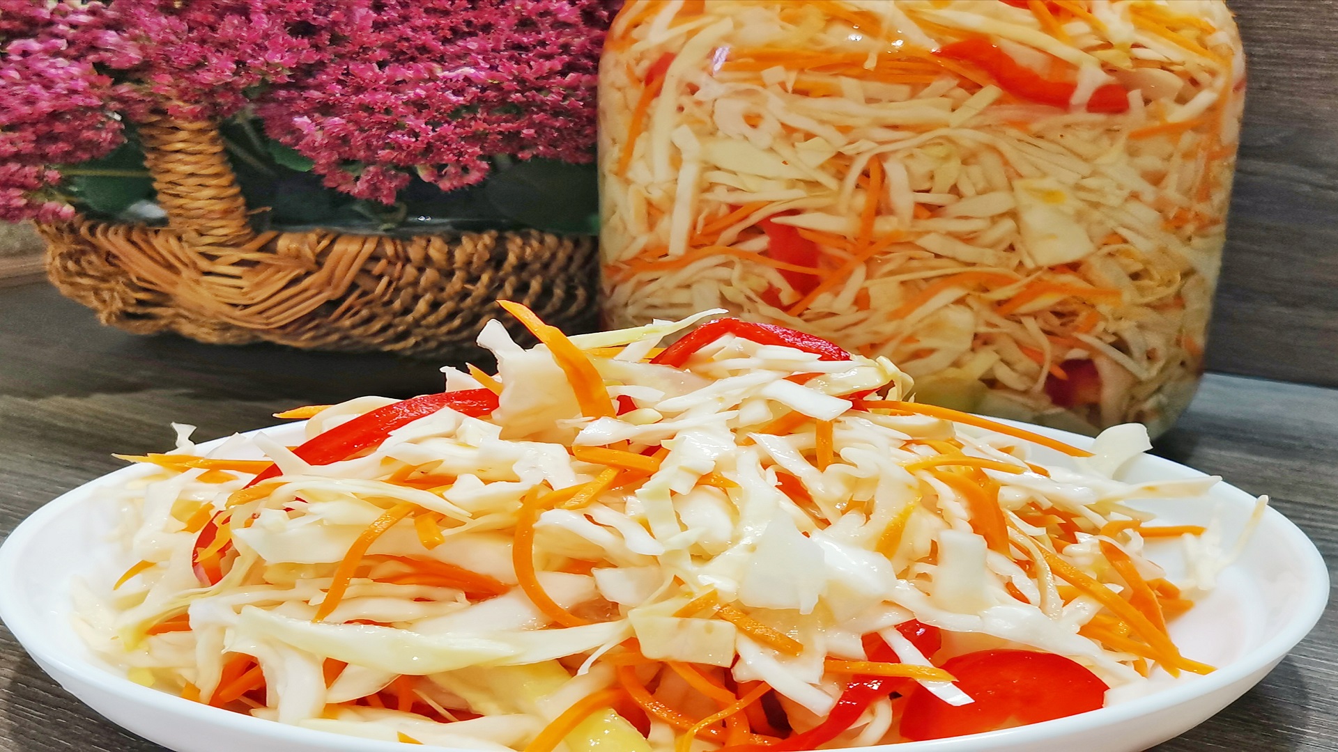 ?Быстрая Маринованная Капуста. Рецепт уже выпросили все ПОДРУГИ ? КАПУСТА МАРИНУЮ ТОЛЬКО ТАК ? смотреть онлайн