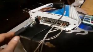 Авто сабвуфер Mystery MBP303 усилитель Blaupunkt GTA480  подключен к зарядке от ноутбука