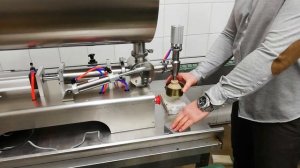 Поршневой дозатор вязких и густых (пастообразных) продуктов V-500