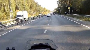 Безопасная езда по городу на мотоцикле.