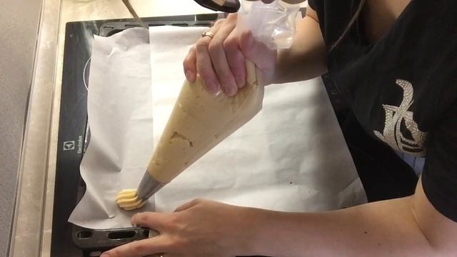 Как приготовить эклеры/эклеры классика/заварное тесто для эклеров и профитролей/тесто для экоеров смотреть онлайн