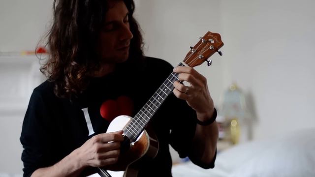 God Save The Queen on Ukulele, played by Noris Schek смотреть онлайн