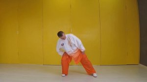 Комплекс Ба Дуань Цзин (Восемь отрезов парчи), короткая версия. Исполняет Виктор Стерликов