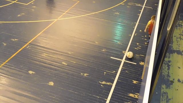 Тренировка футболистов ДФК АВАНГАРД~2014-2015~(ИГРА) смотреть онлайн