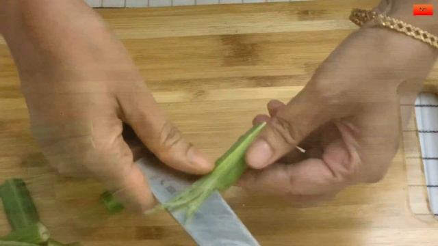 2 WAYS OF CUTTING MORINGA/DRUMSTICK/MURUNGAKKAI/BUAH KELOR| How to peel, cut and store moringa смотреть онлайн